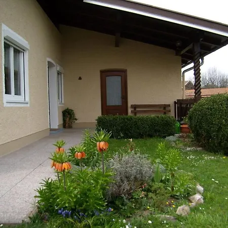 Bettis Bungalow Modern Retreat Casa de Férias Bergen (Traunstein)